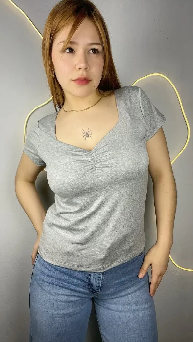 Remeras Cuello Corazón con Funce de Modal Viscosa por Curva