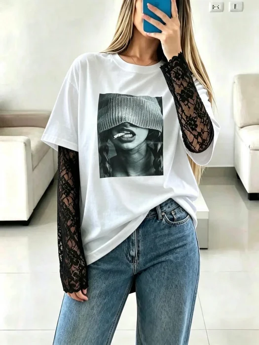 Remera con Estampa con Manga de Encaje