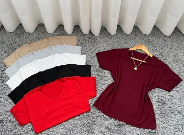 Remera Cuello V Puntilla