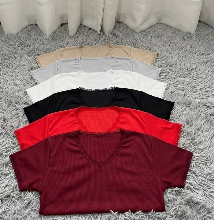 Remera Cuello V Puntilla - Imagen 2