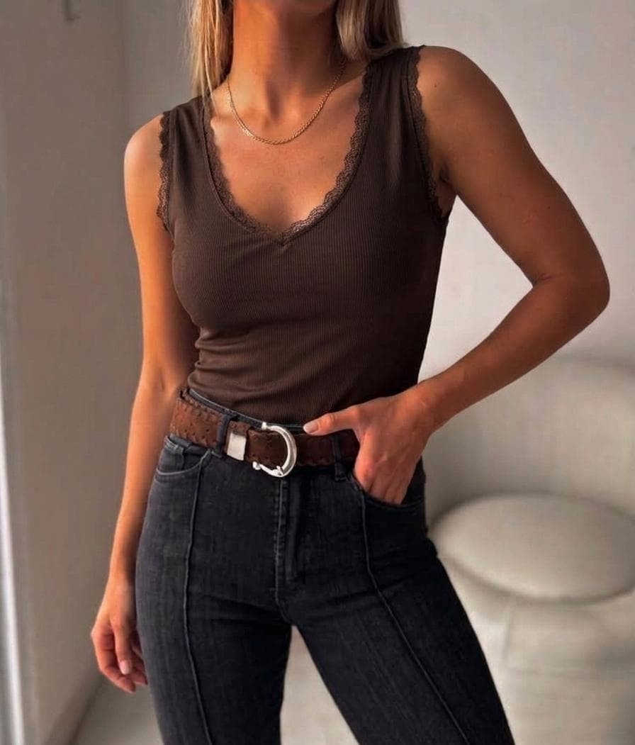 Camiseta con Cuello V con Puntilla - Imagen 5