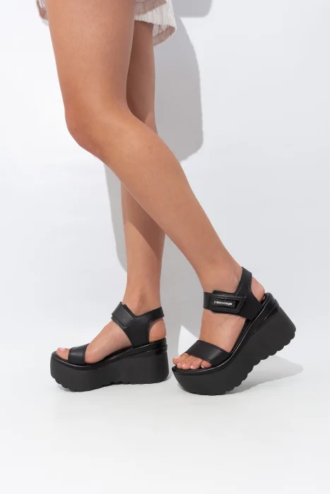 Sandalia Savage Plataforma Taco Chino Cuero Ecológico Kiev-900