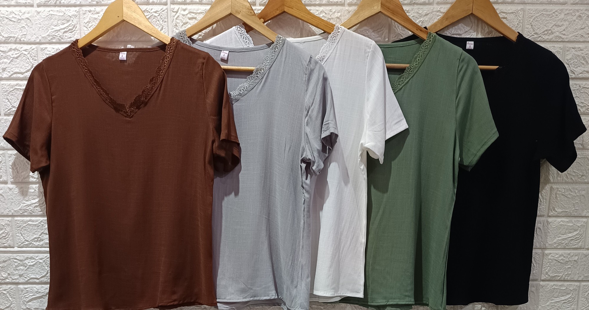 Remera Escote Encaje - Imagen 2