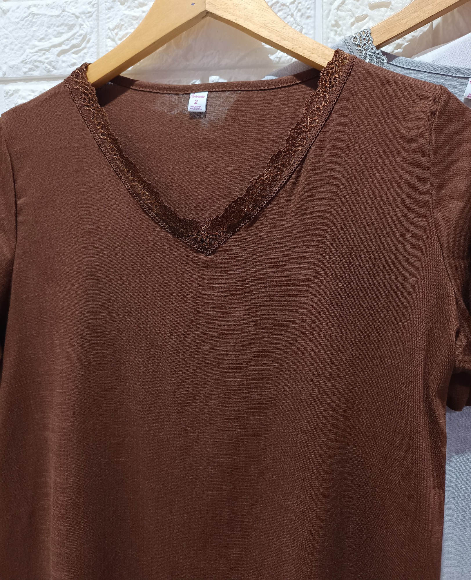 Remera Escote Encaje - Imagen 3
