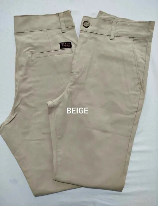 Pantalón Chino Color Beige