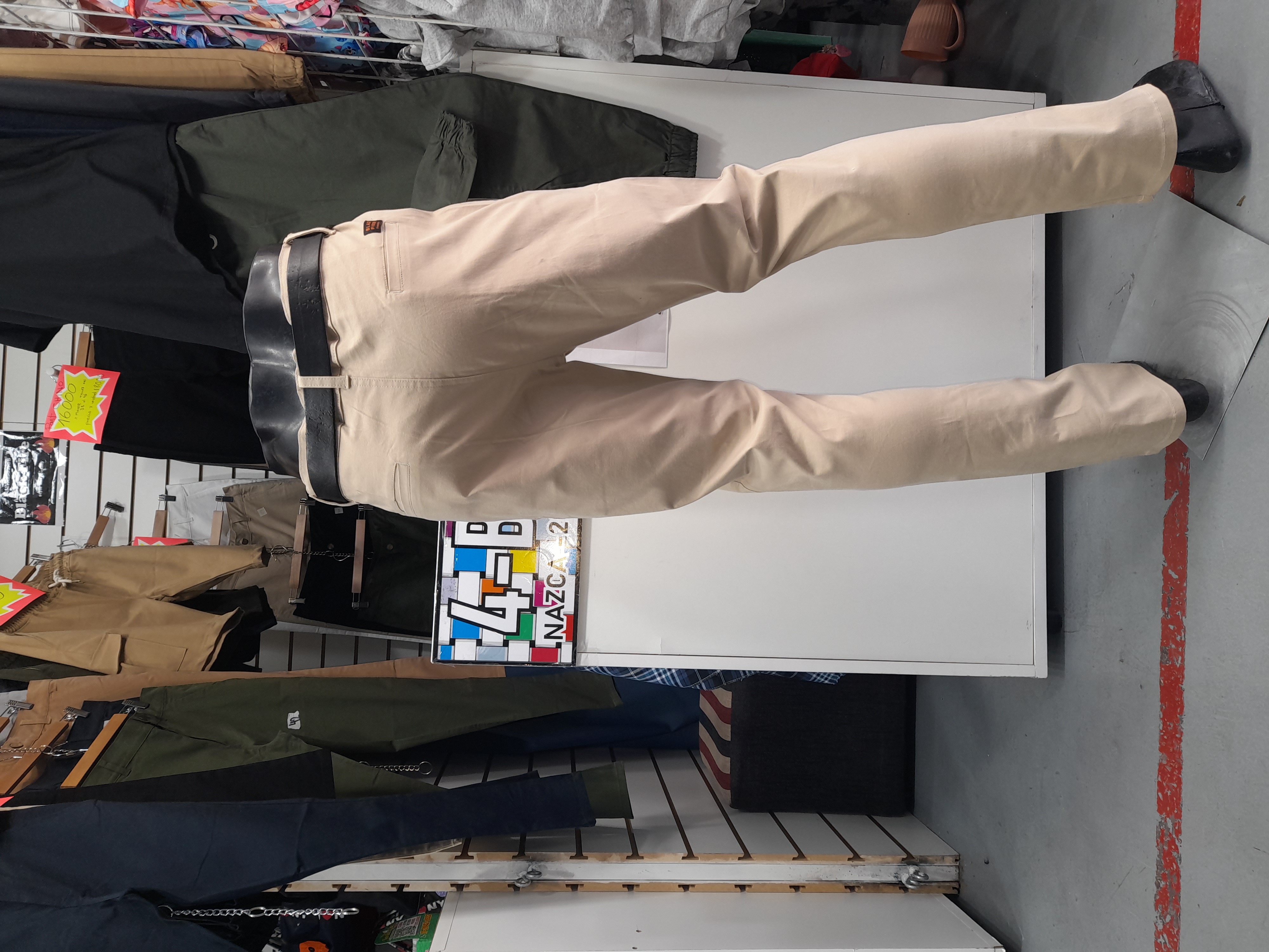 Pantalón Chino Color Beige - 20260226_103726.jpg