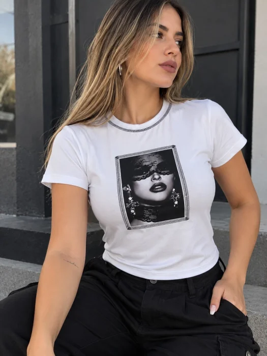 Remera Larga Cuello Bordado Stampa