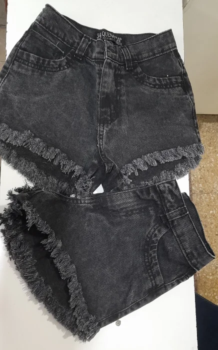 Short Gris Humo Tiro Intermedio Rígido Deflecado