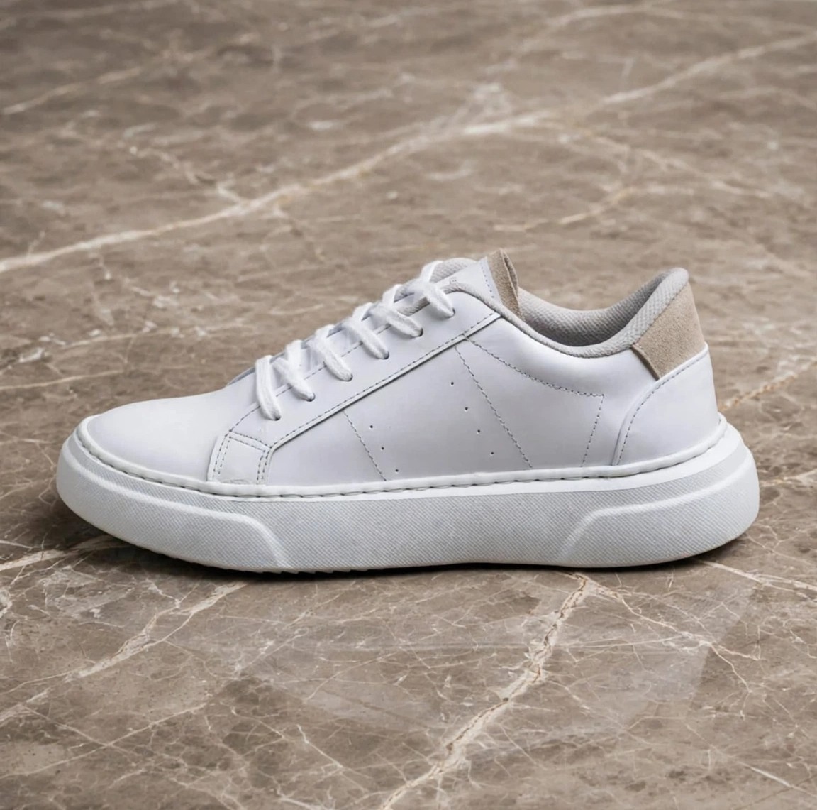 Zapatillas Cuero Vacuno Base de Eva Cocidas con Detalles en Gamuza. - WhatsApp%20Image%202026-09-25%20at%2013.19.36.jpeg