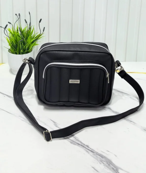 Morral 
 Cuero Ecológico Excelente Calidad.