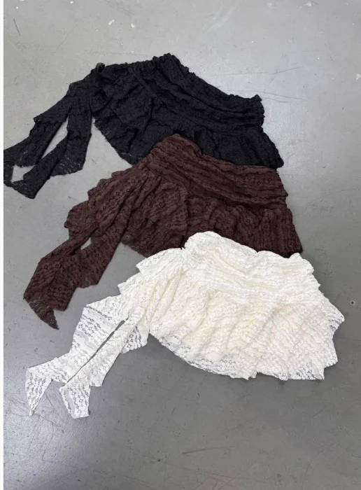 Mini con Short de Encaje con Volados y Tira