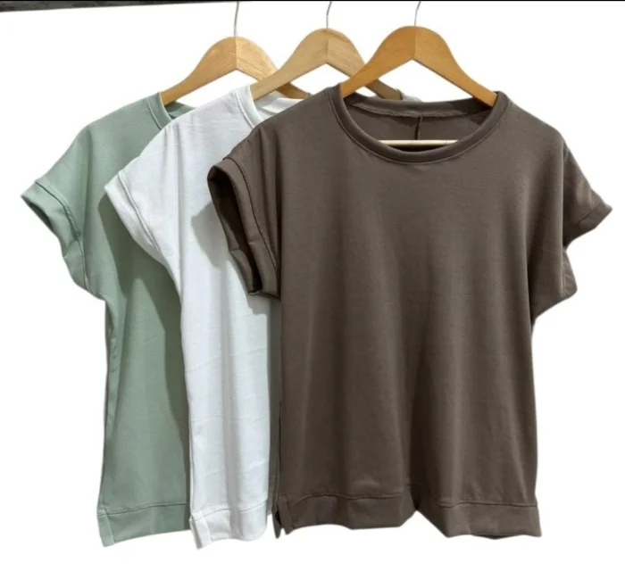 Remera Larga con Tajo de Melville