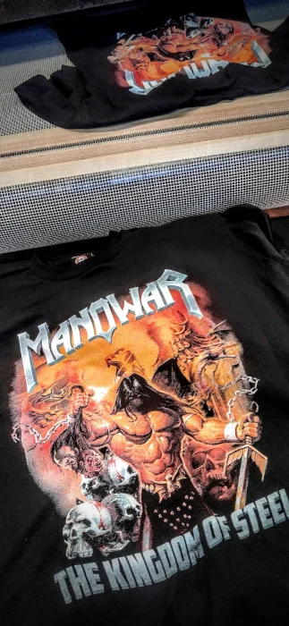 León Rock Remeras