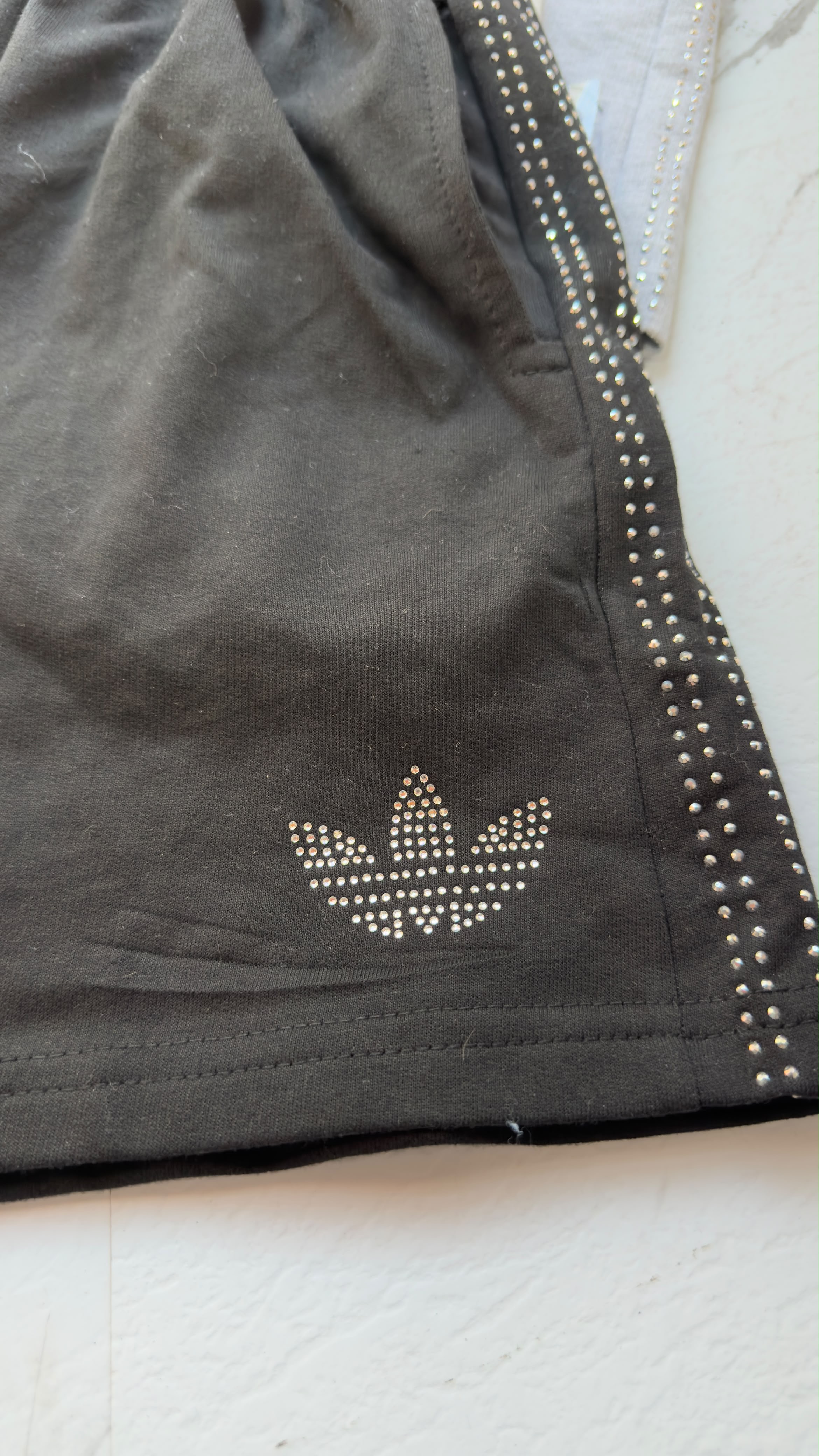 Bermudas Adi Strass - b0333d6d-66b8-4d9e-bdce-479340ee9109.jpeg