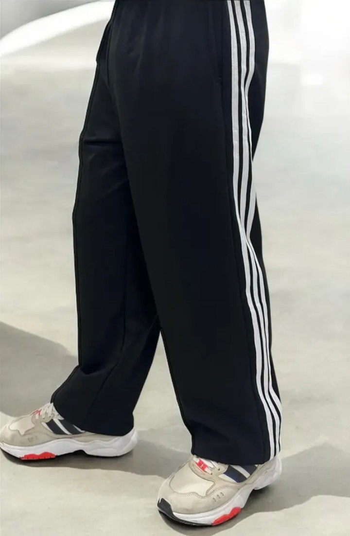 Jogging Deportivo para Hombre con Lineas. - Imagen 2