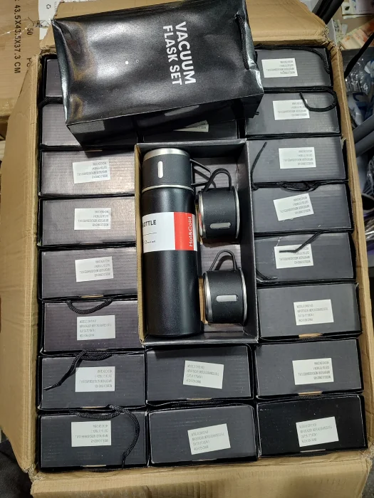 Termo con 3 Tazas de Acero