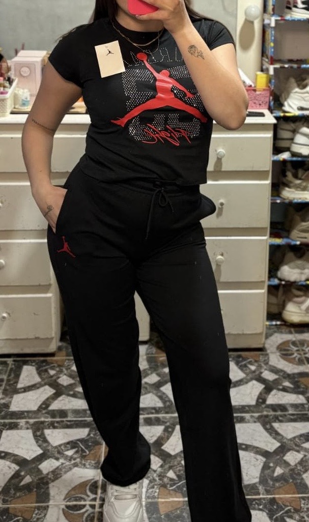 Conjunto Jordan de Dama - 8bac88b7-22da-4a31-8ae0-8298fde71abc.jpeg