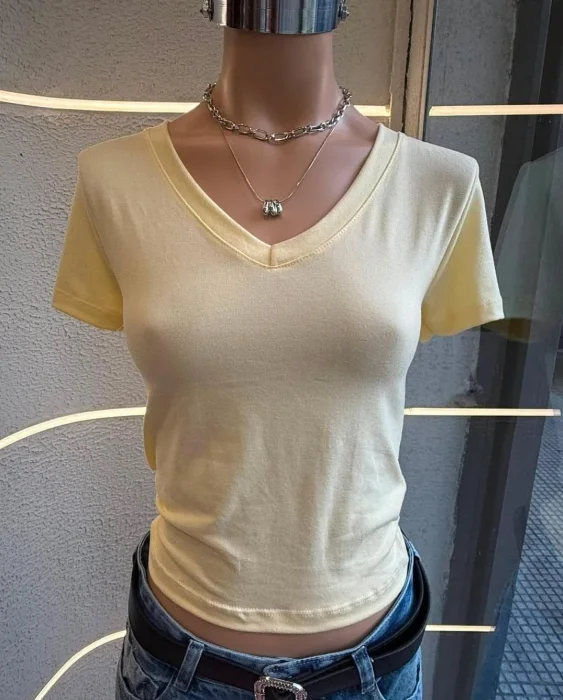 Remera Escote V