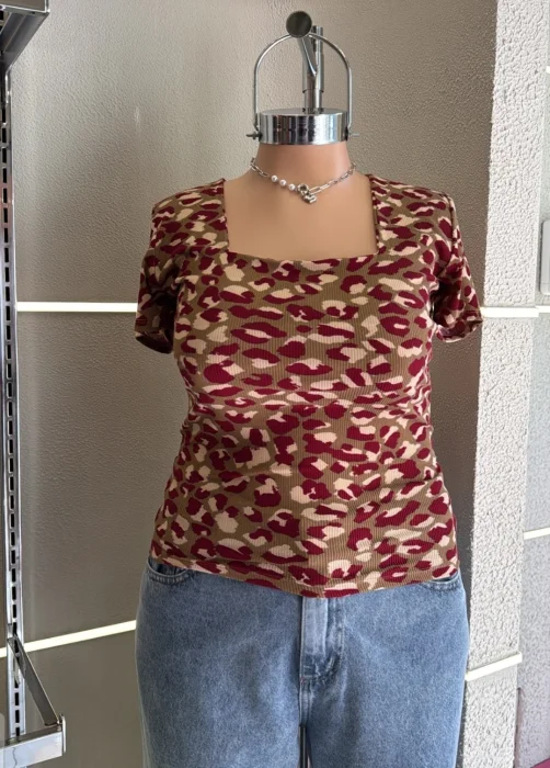 Remera Escote Cuadrado Xl