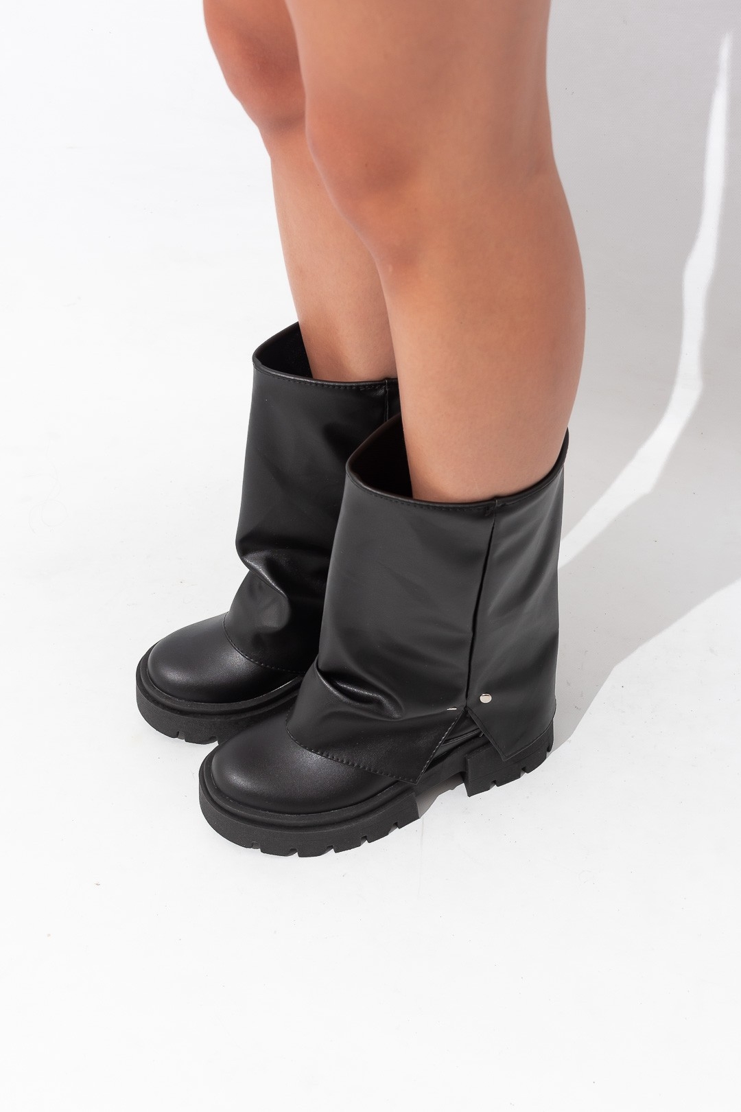 Bota Volcada con Plataforma Caña Media Basik - Imagen 2