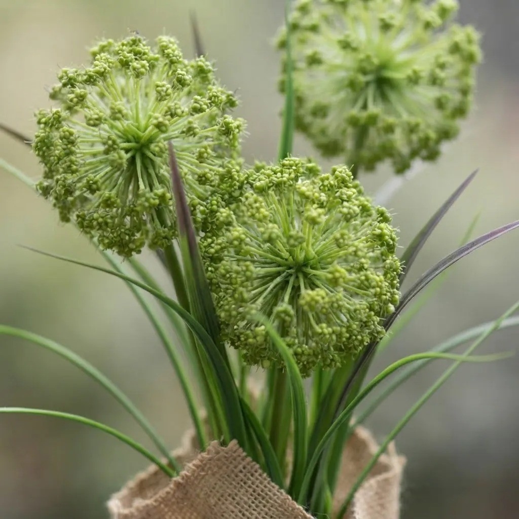 Planta Artificial Flores de Allium Macetero Arpillerera 52cm - Imagen 4