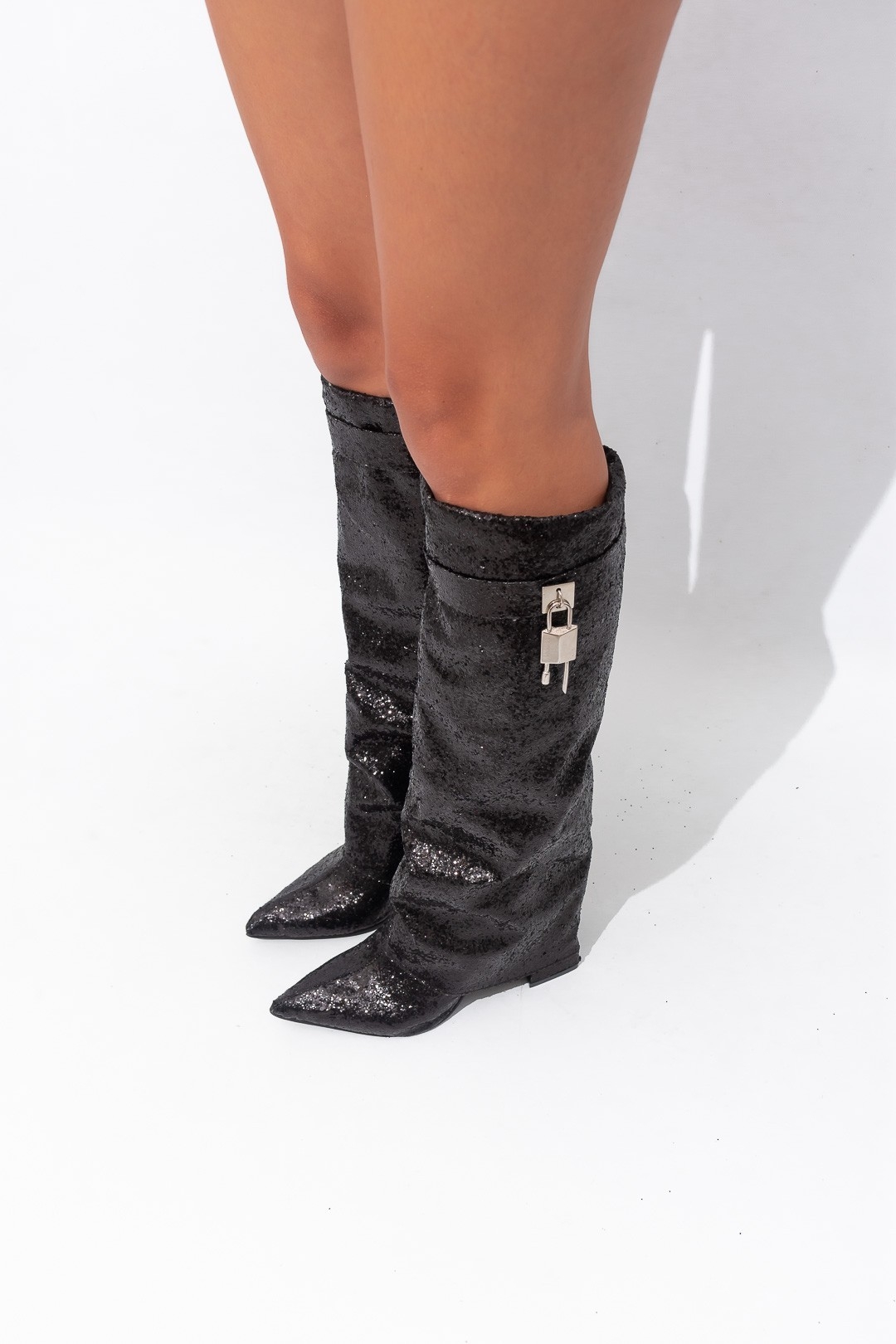Bota Volcada en Punta Caña Alta Glitter Negro Jael - Imagen 2
