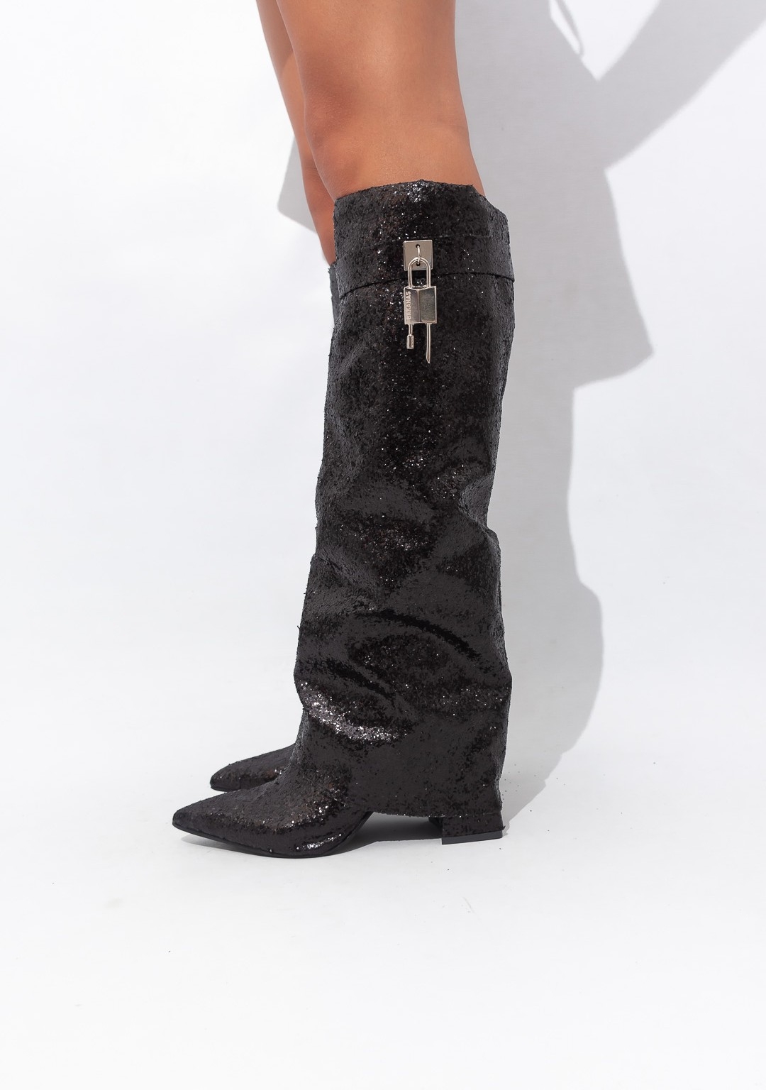 Bota Volcada en Punta Caña Alta Glitter Negro Jael - Imagen 3