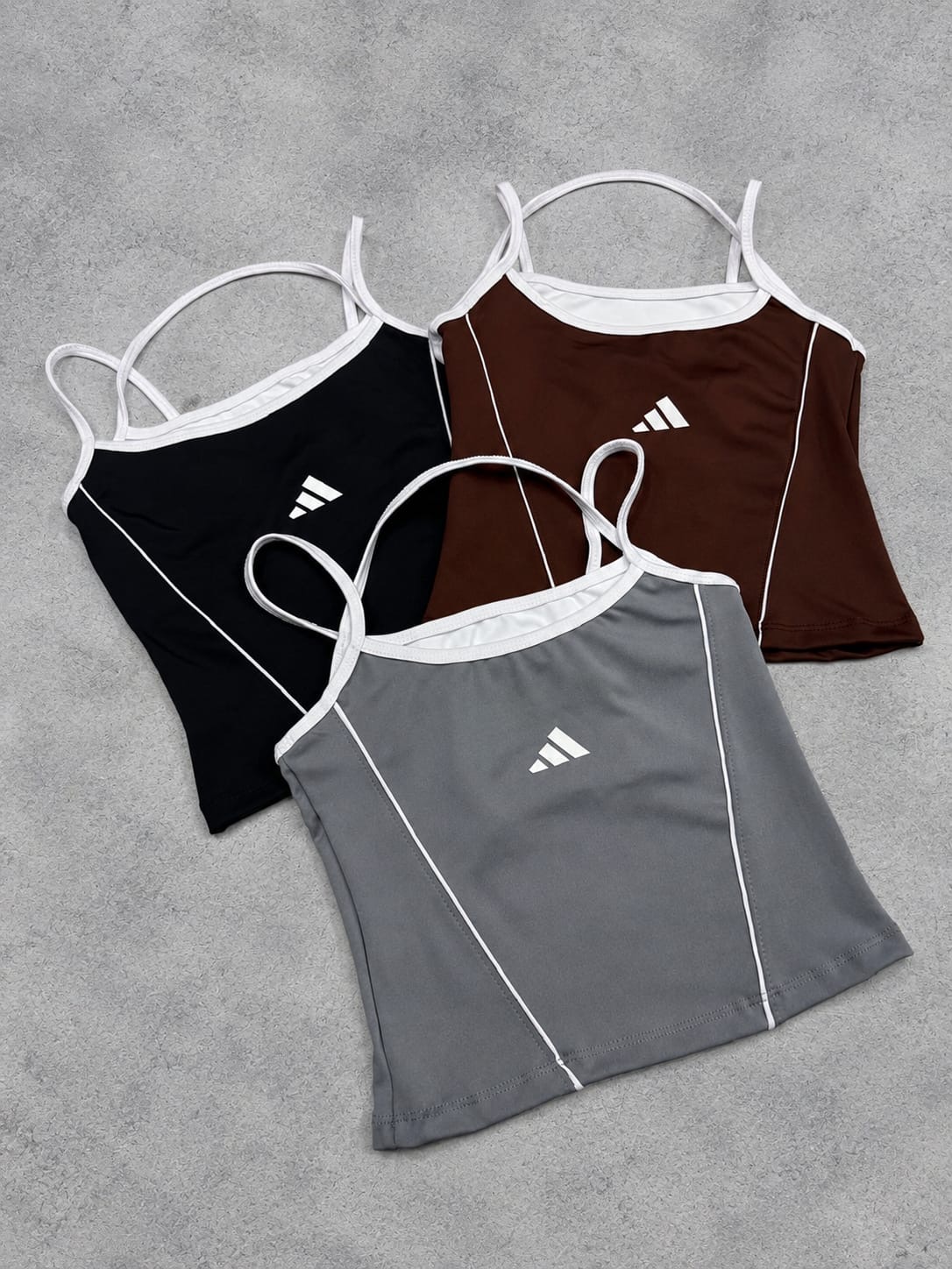 Top Musculosa en Tendencia Adi - 94aeefac-d9d3-4420-ba57-ea9fb908dd03.jpeg