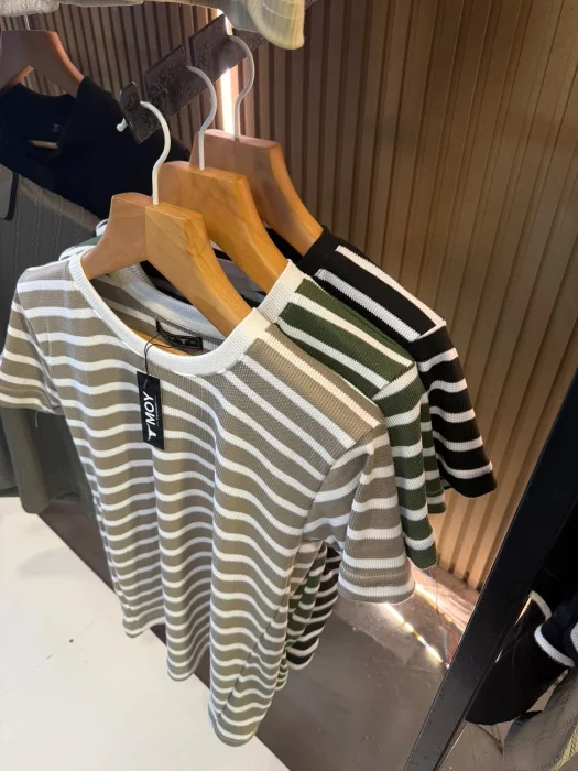 Remera Básica de Wafle Rayado