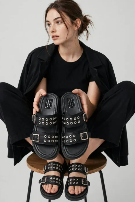 Sandalias Doble Faja con Tachas