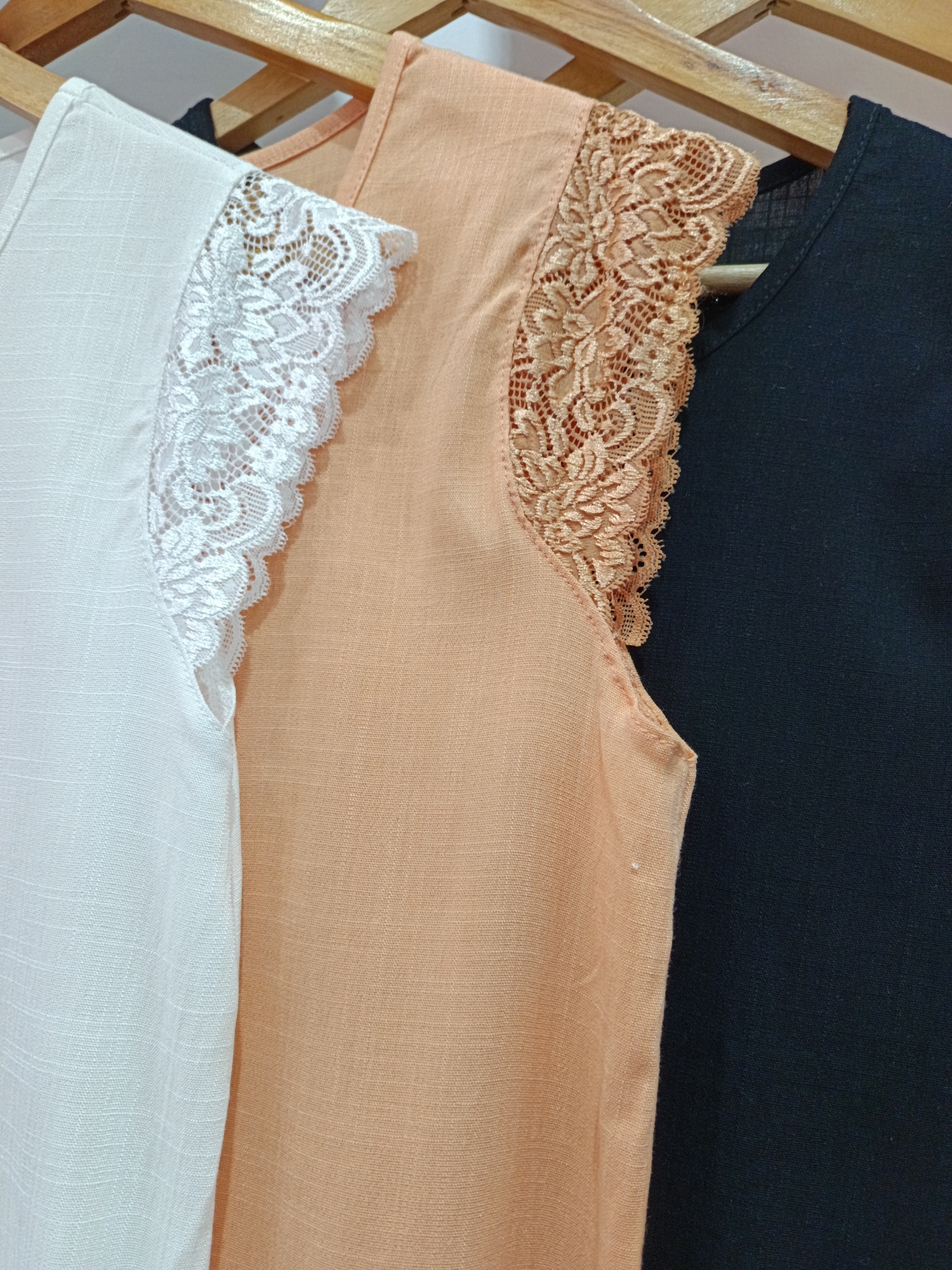Musculosa con Encaje - Imagen 2
