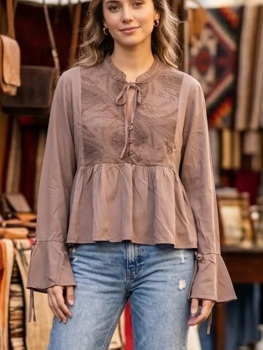 Blusa Brodery C/botón y Cordon