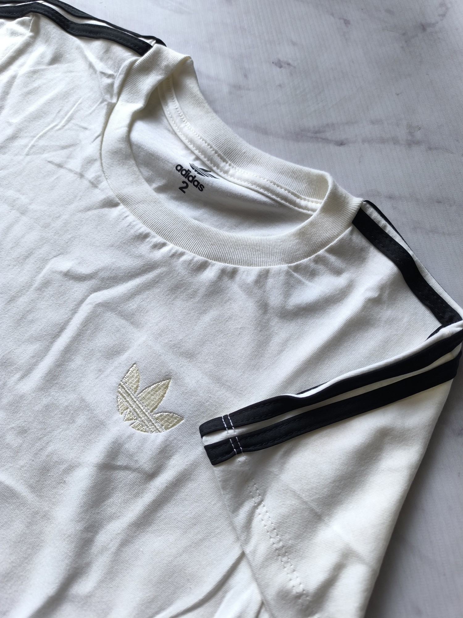 Remera Logo Bordado 3 Lineas - Imagen 5