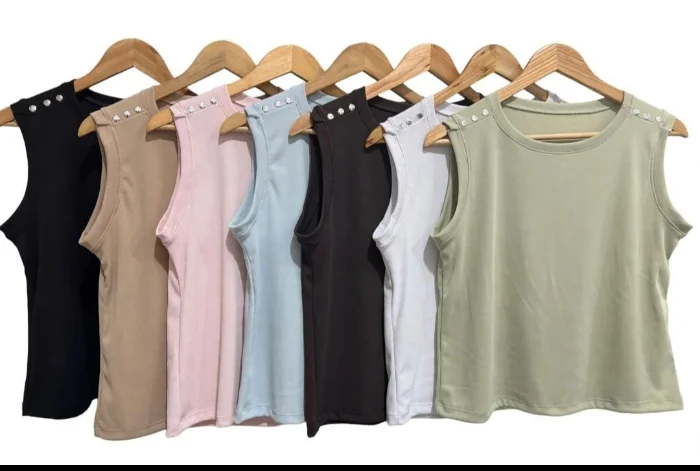 Musculosa con Tachas