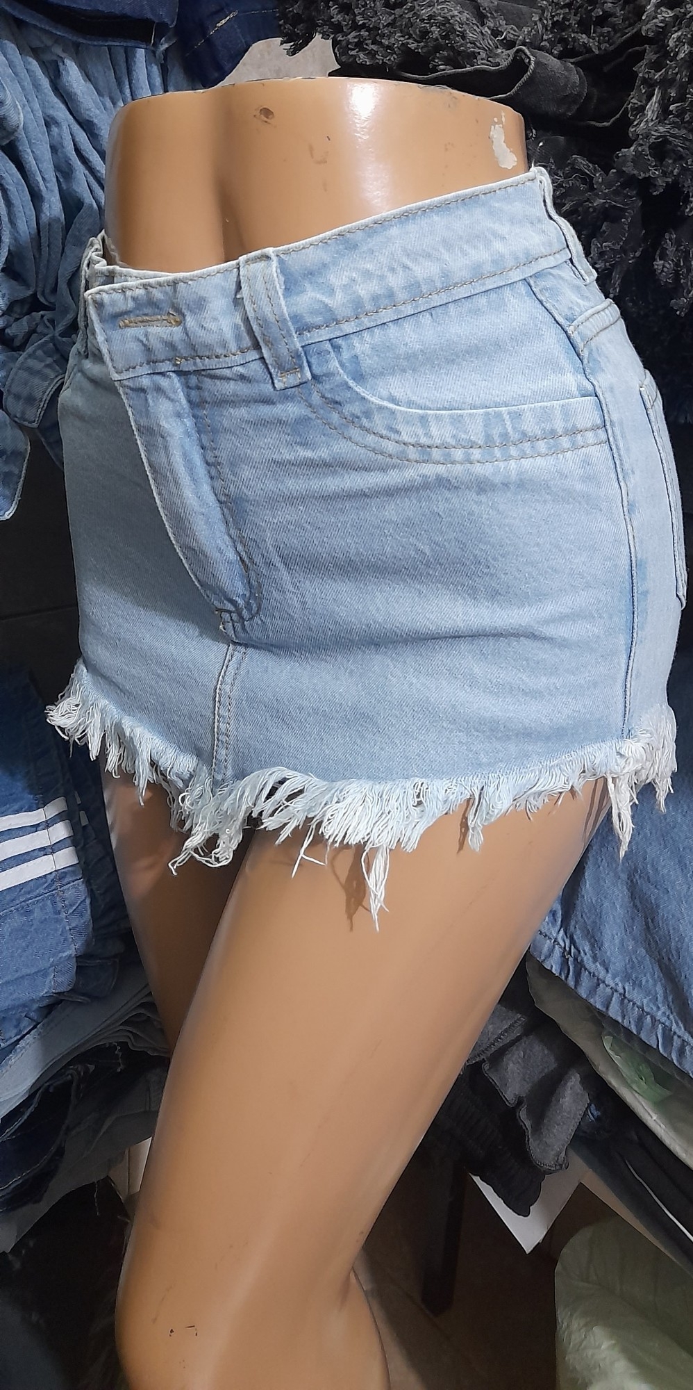 Shorts Pollera Celestevrígido Tiro Intermedio Deflecado - Imagen 2