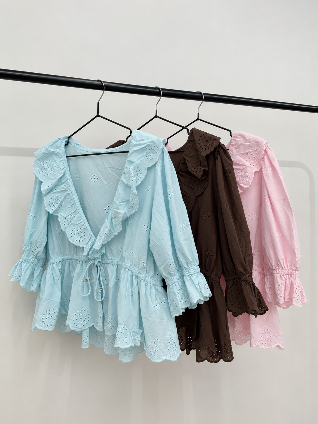 Blusa Isa Volados - Imagen-de-ChatGPT-29-sept-2026-10_10_23.jpg