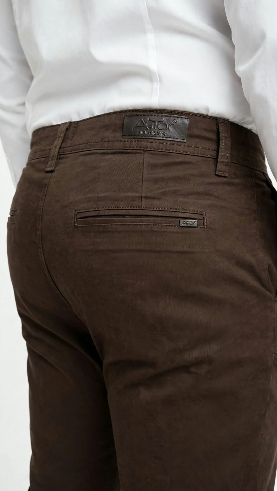 Pantalon Corte Chino Gabardina Chocolate - WhatsApp%20Image%202026-09-24%20at%2014.36.40.jpeg