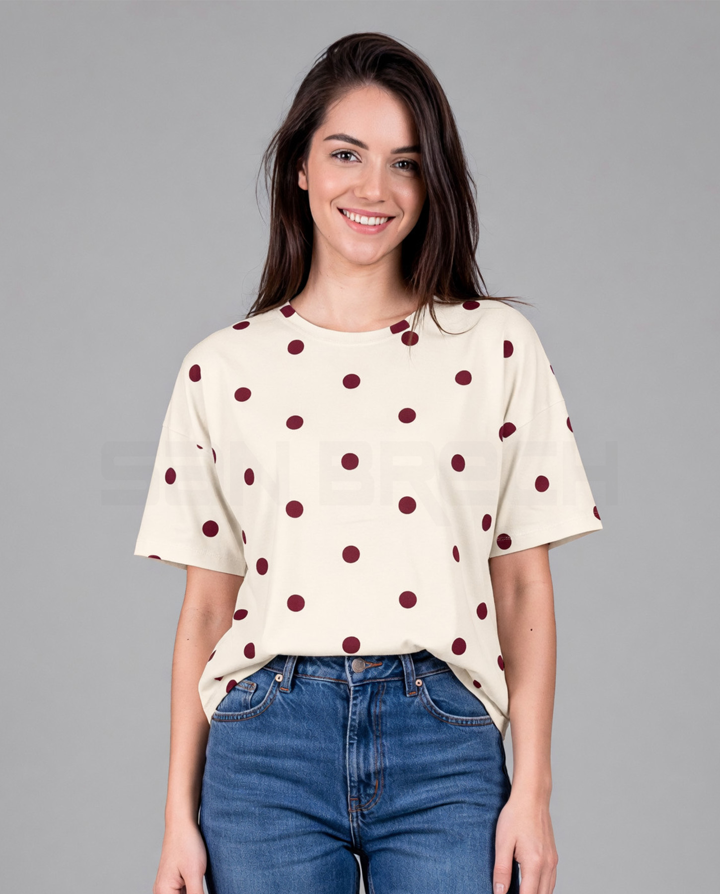 Remera Boxy Lunar - Tiza%20con%20Bordo%20modelo.jpg