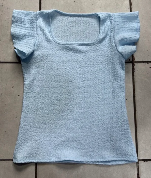 Remera con Escote Cuadrado