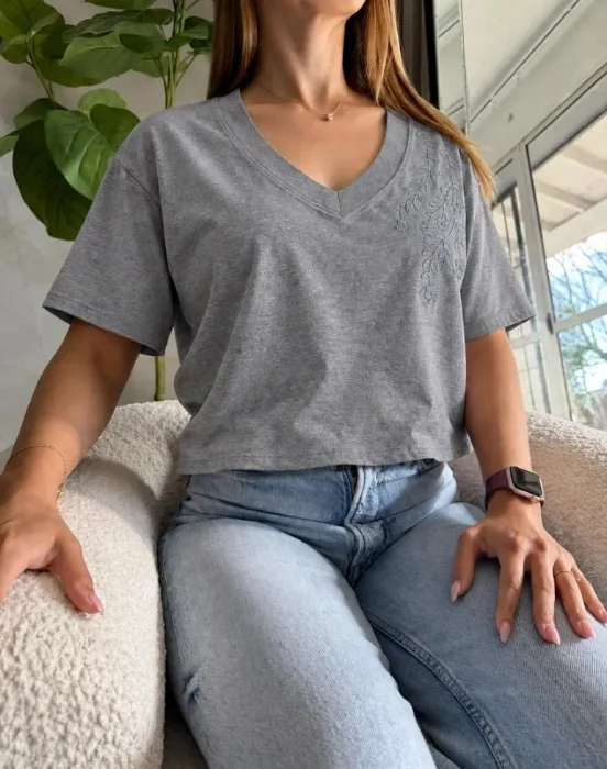Remera Cuello V Floral