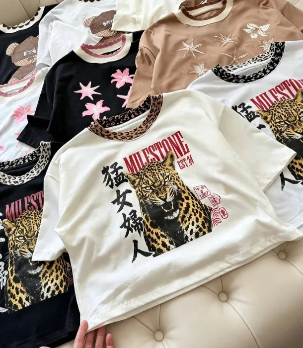 Remera Estampada Cuello Tejido Premium