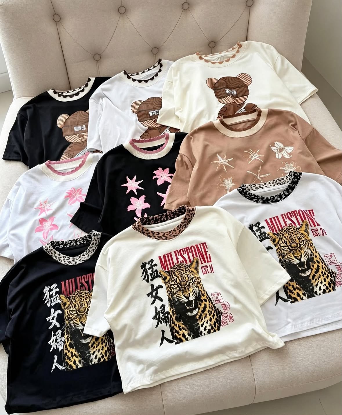 Remera Estampada Cuello Tejido Premium - WhatsApp%20Image%202026-09-30%20at%2020.35.26.jpeg