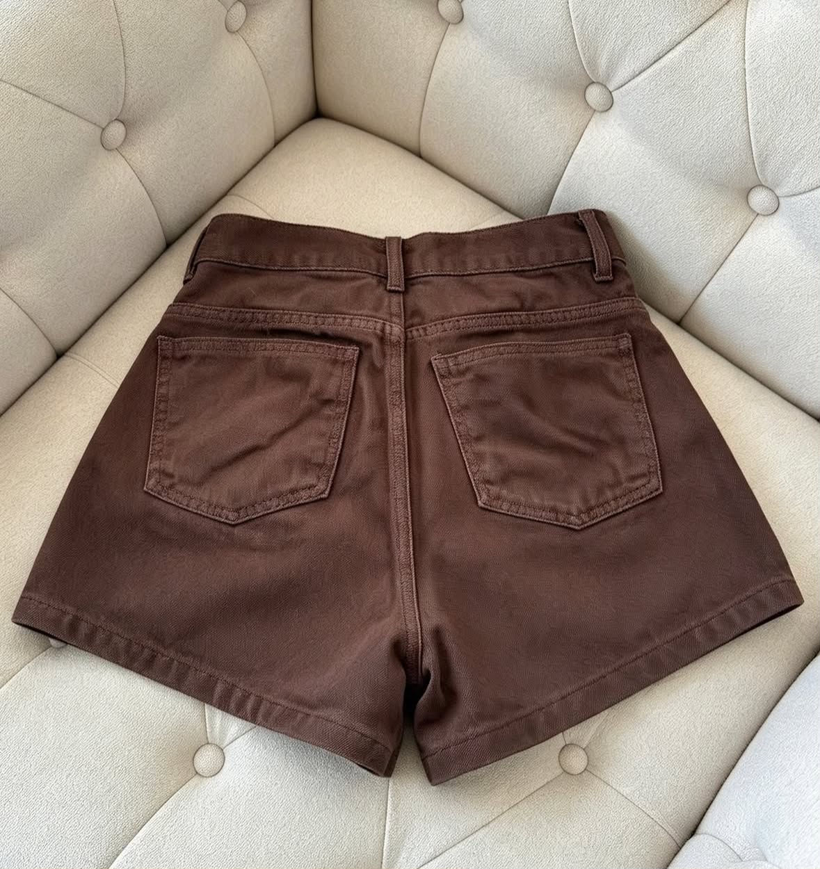 Short de Jeans Chocolate Premium - WhatsApp%20Image%202026-09-30%20at%2020.23.28.jpeg