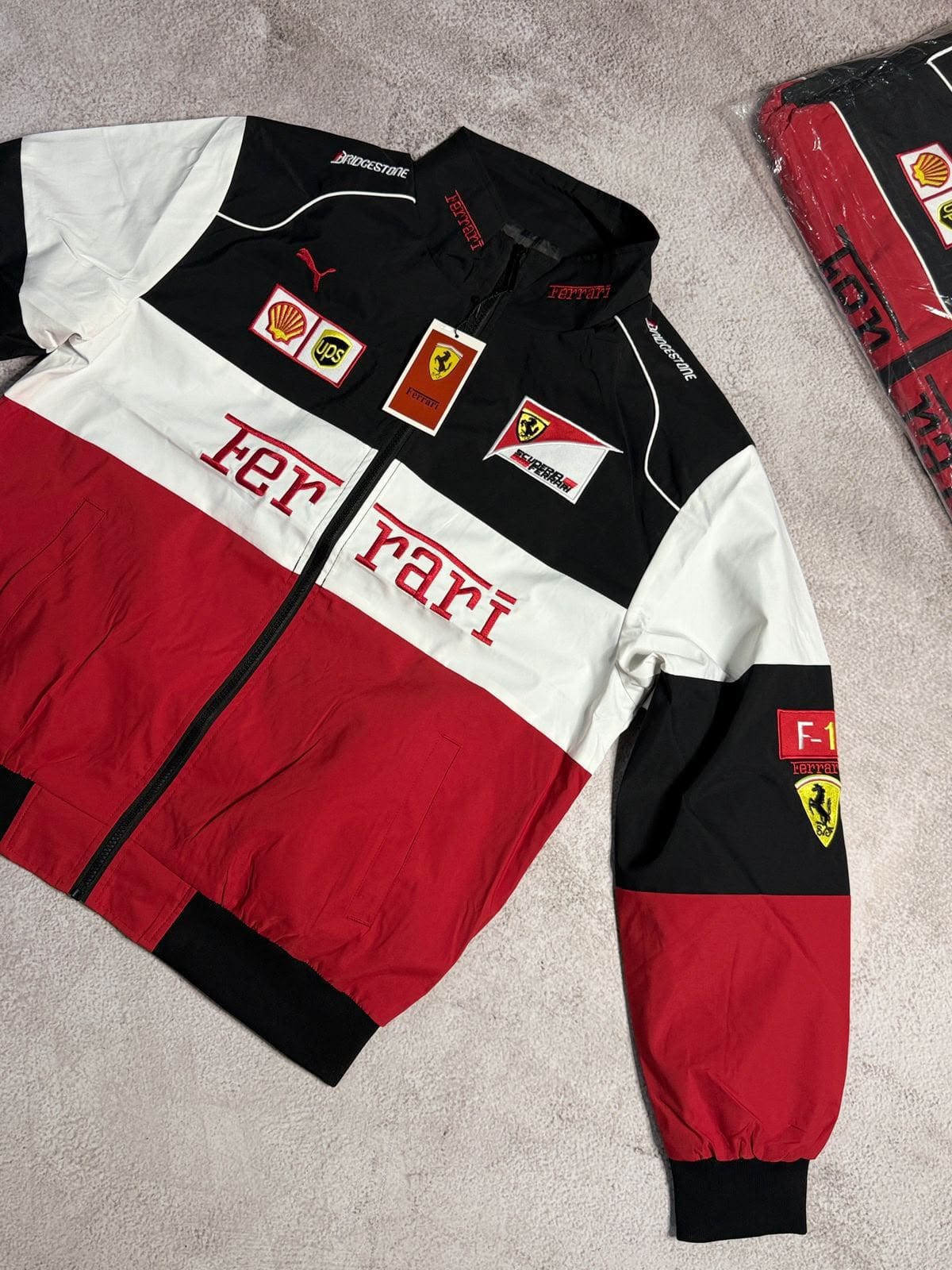 Campera Ferrari Importada - WhatsApp%20Image%202026-09-30%20at%2013.28.25.jpeg
