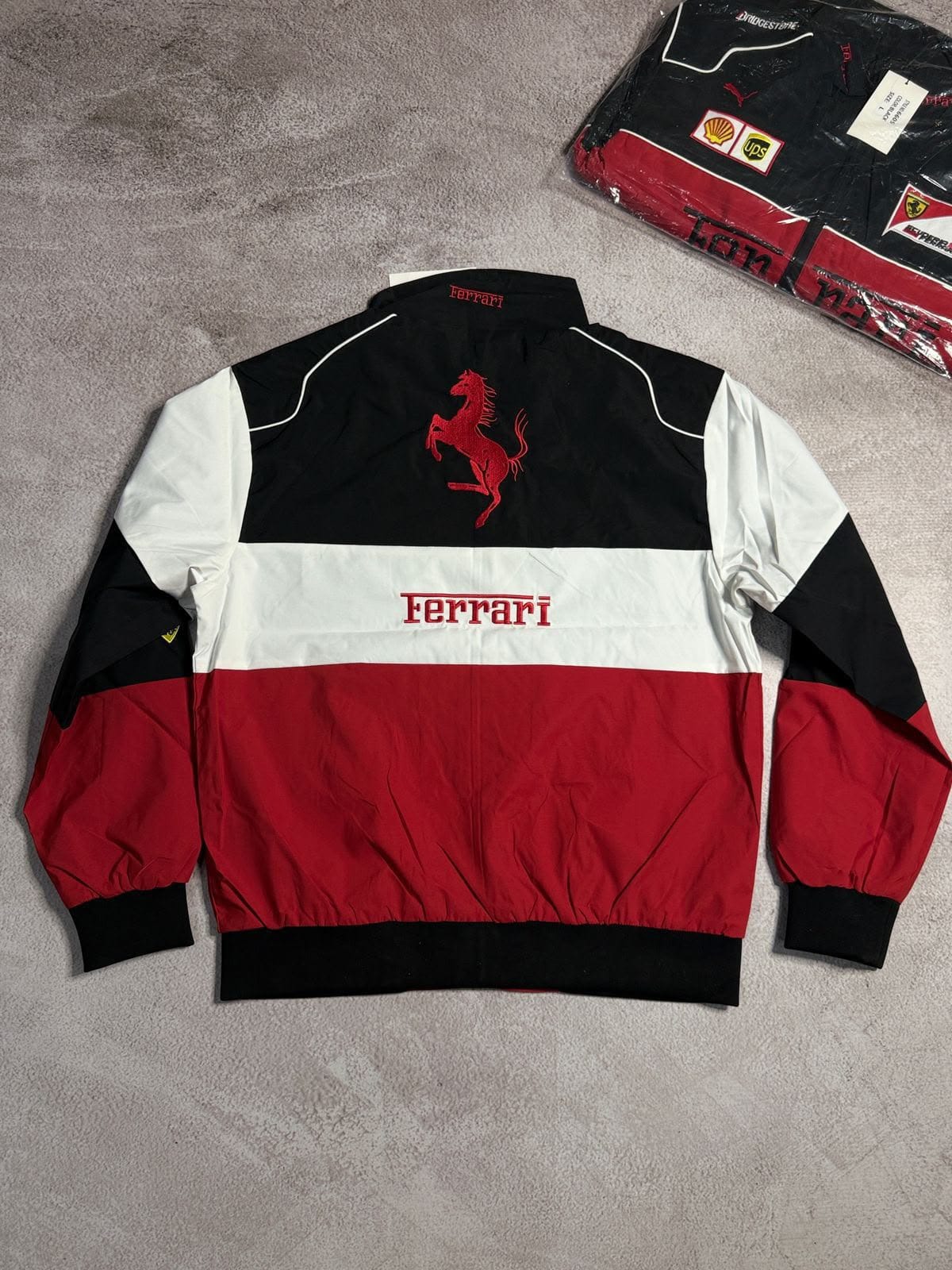 Campera Ferrari Importada - WhatsApp%20Image%202026-09-30%20at%2013.28.26%20(1).jpeg