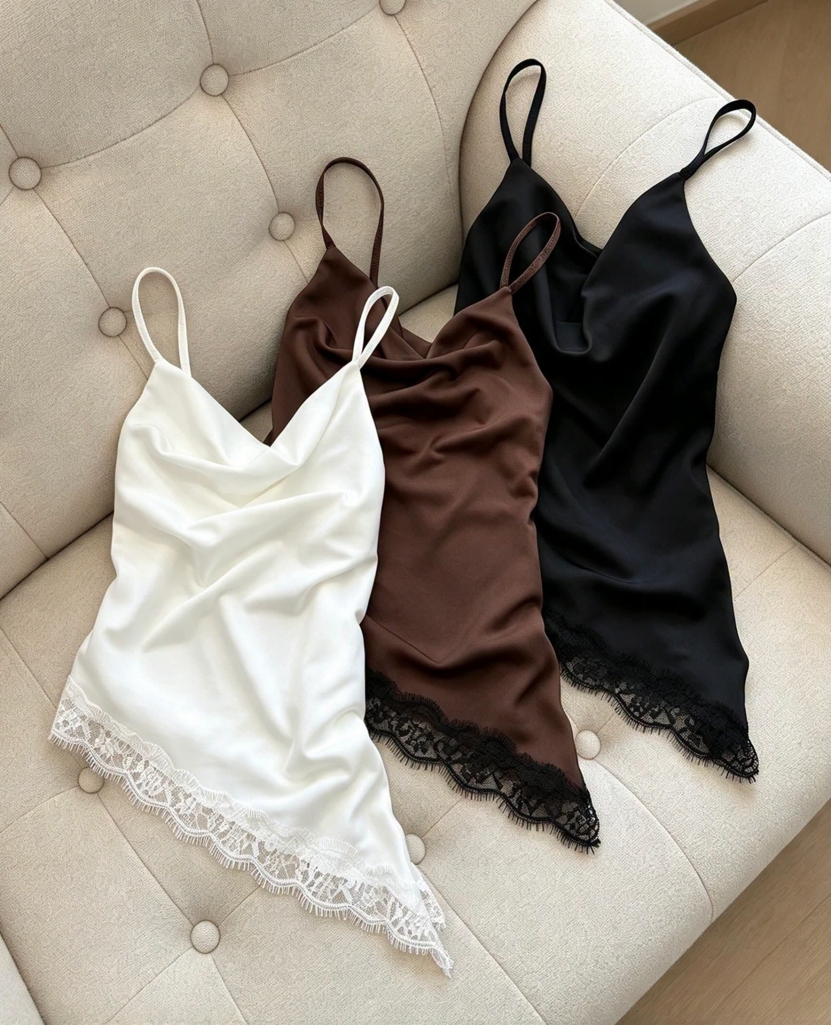Blusa Escote Buche en Punta con Encaje (leer Descripción) - Imagen 2