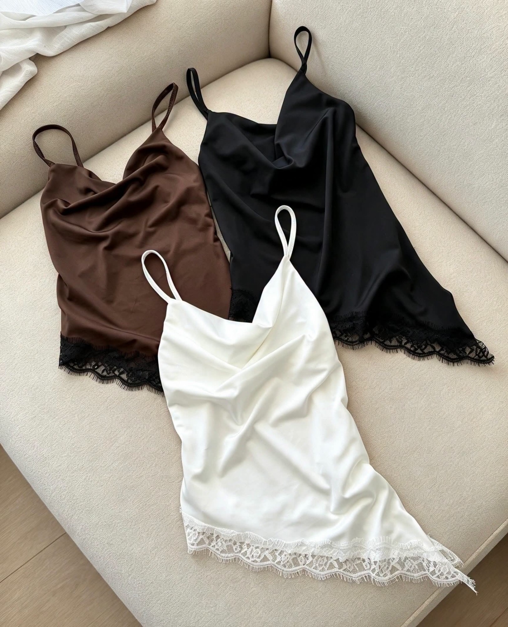 Blusa Escote Buche en Punta con Encaje (leer Descripción) - Imagen 6