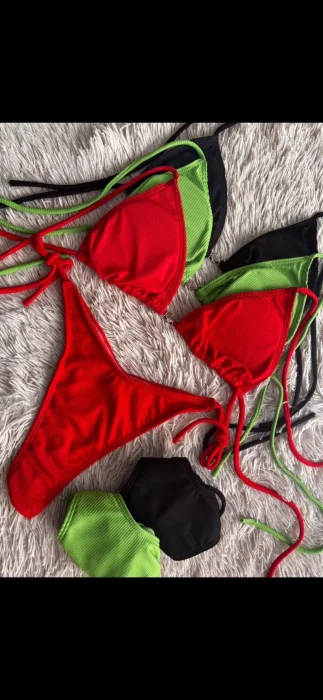 Bikini Morley con Dije
