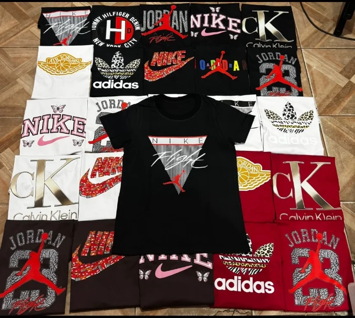 Remera Marcas Estampadas