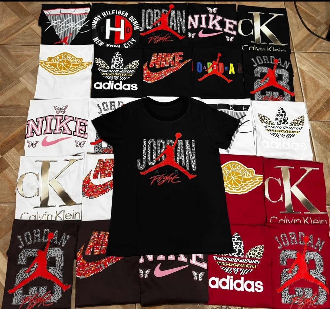 Remera Marcas Estampadas - Imagen 2